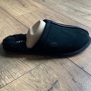 Brand New Ugg Pearle Slippers in Black